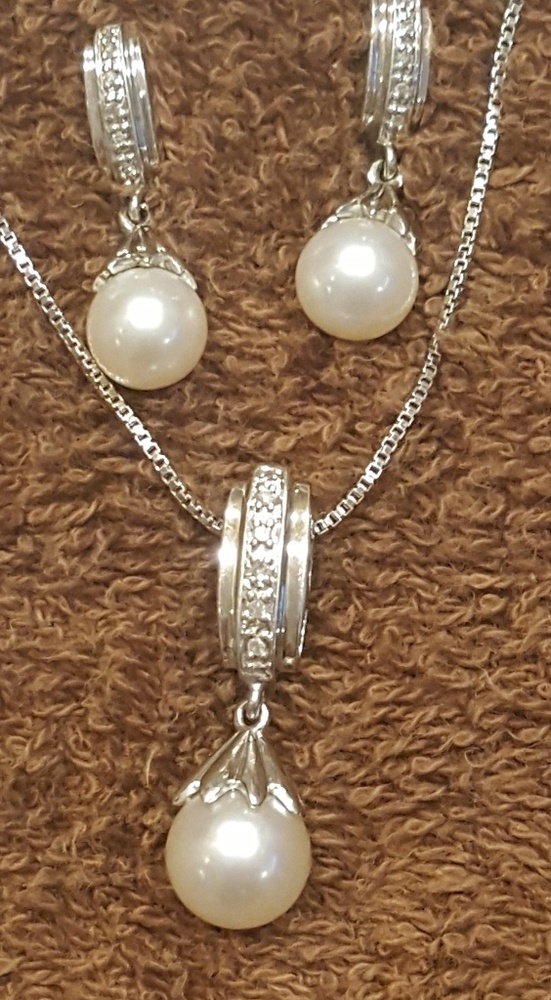 Sterling silver diamond pearl pendant necklace set